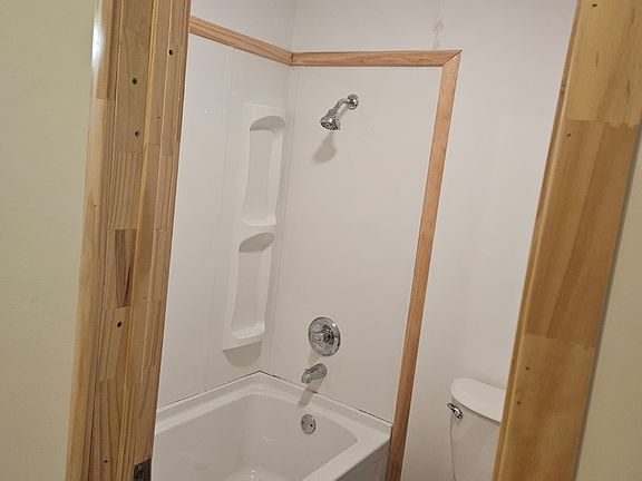 5th image of 104 S Veterans Dr