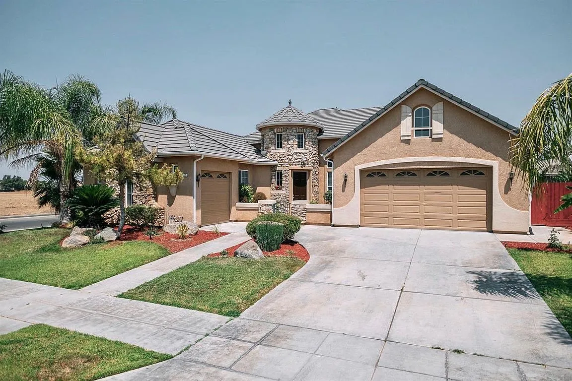 1115 Riordan Ave photo 1