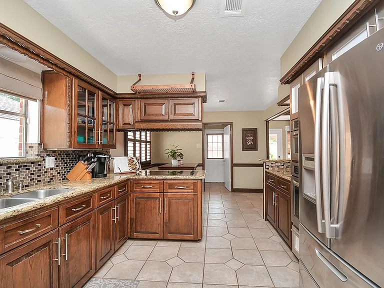 9811 Rocktree Dr — Photo 16