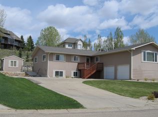 1708 Terrace Dr, Minot, ND 58703