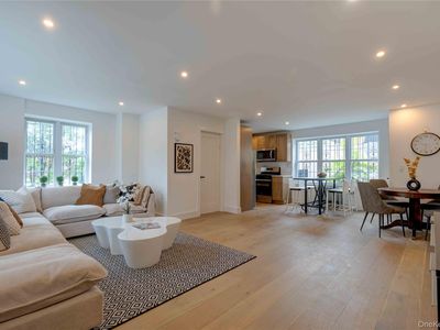 1056 E 215th Street, Bronx, NY, 10469
