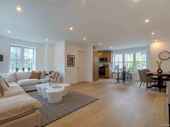 1056 E 215th Street, Bronx, NY 10469