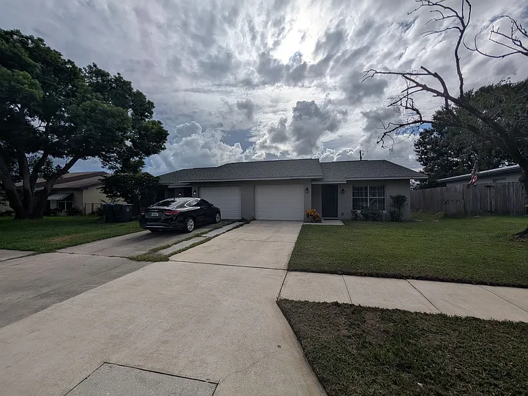 152 E Towne Pl — Photo 9