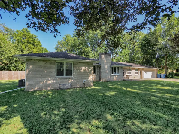 1220 Baker Dr, Kalamazoo, MI 49048