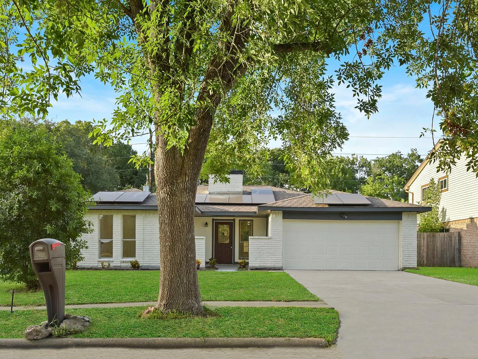 3 bed, 2.0 bath, 1625 sqft, $2,200 — Photo 3