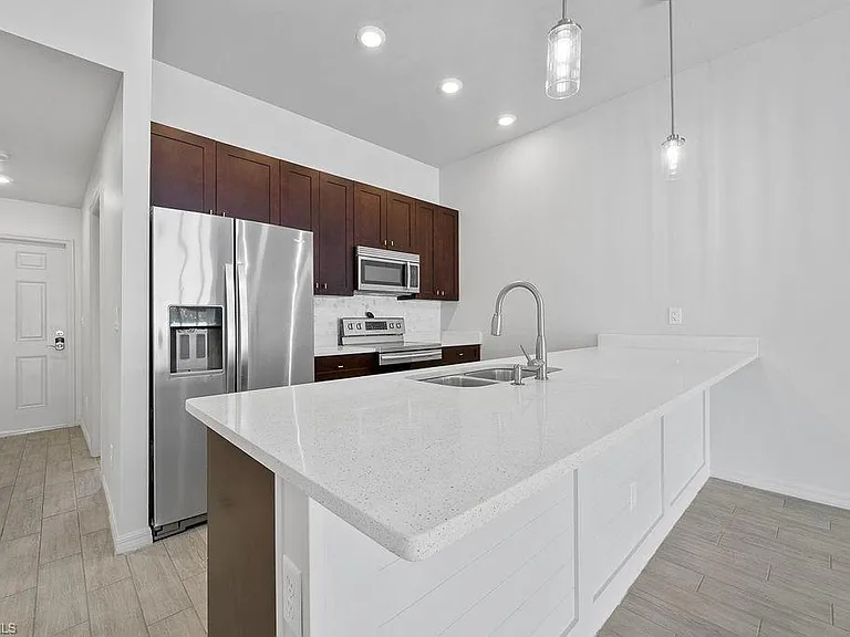 3429 SW 8th Ct — Photo 7