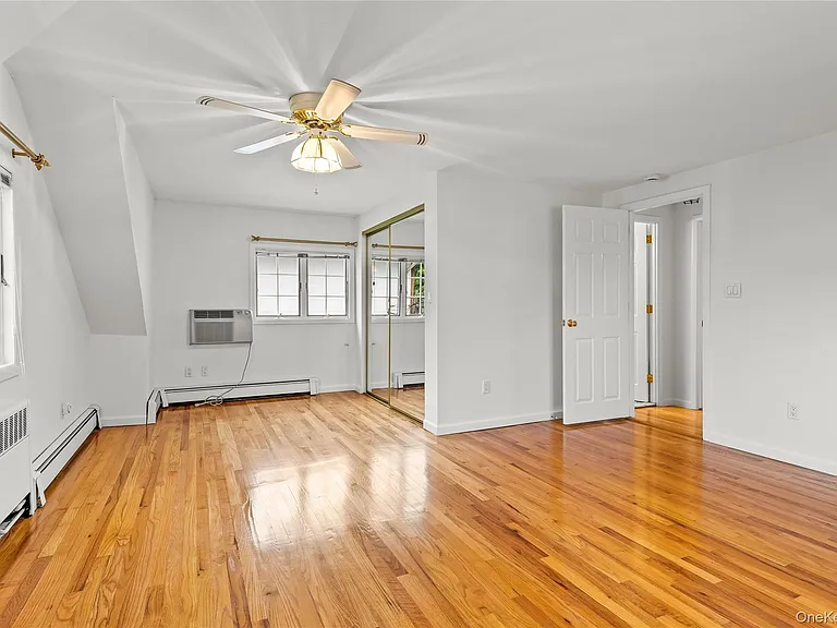 54 Edgewood Rd — Photo 12