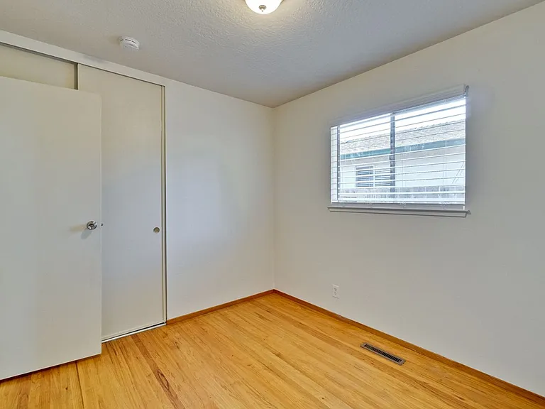 1109 White Cliff Dr — Photo 35