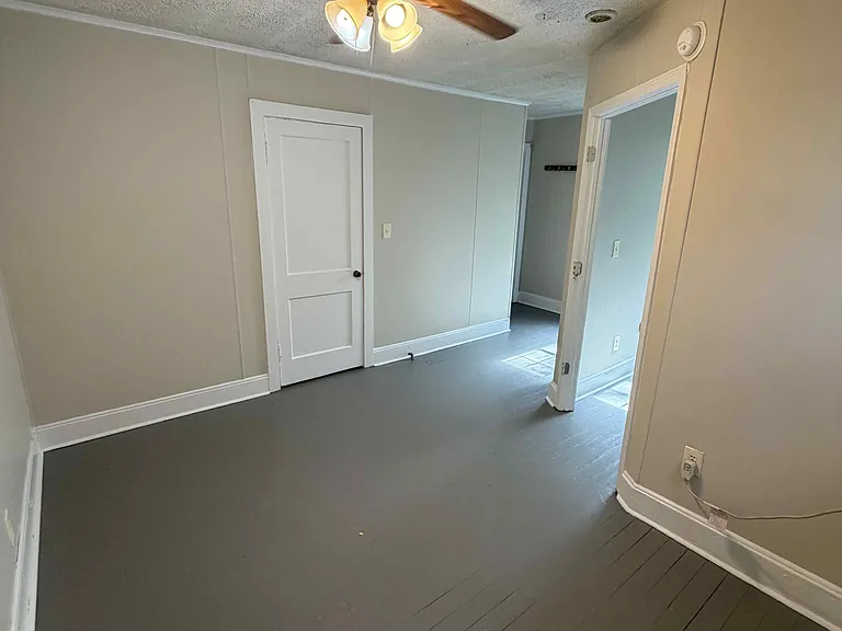 817 College St #4 — Photo 4