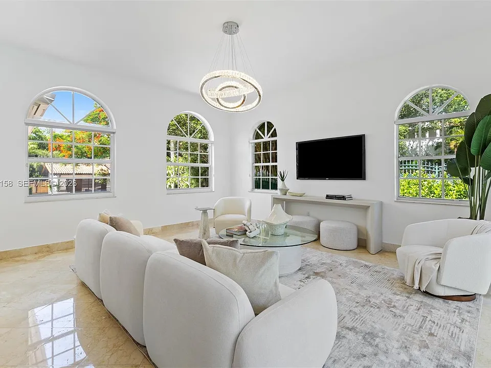 145 W Sunrise Ave