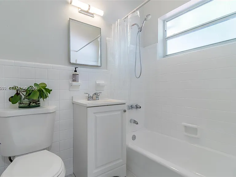 424 NE 64th St #2 — Photo 8