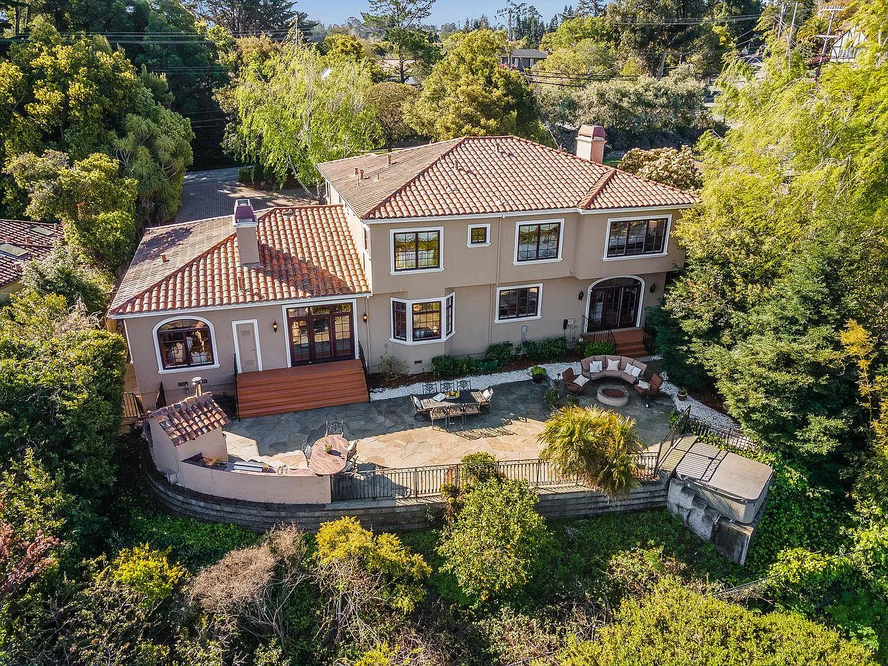 3008 Hillside Dr photo 1