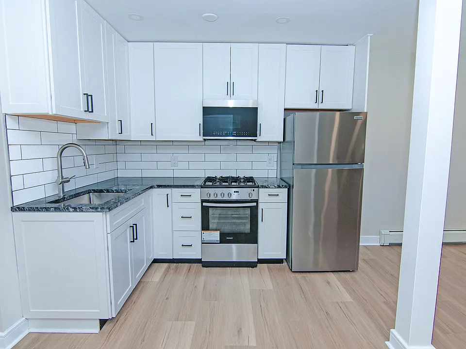162 Spring St #4