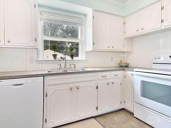 5th image of 114 W 18th St