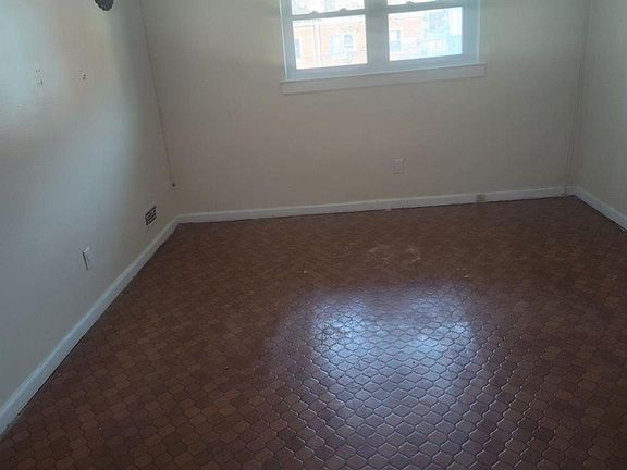 3rd image of 2009 Chatterton Avenue