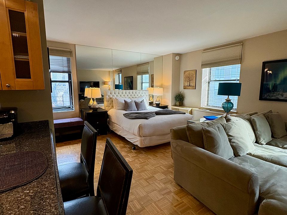 1st image of 150 W 51st St APT 2004