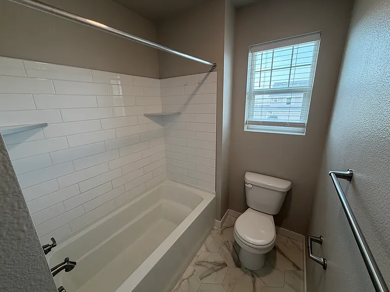 960 SW Raelynn St — Photo 35