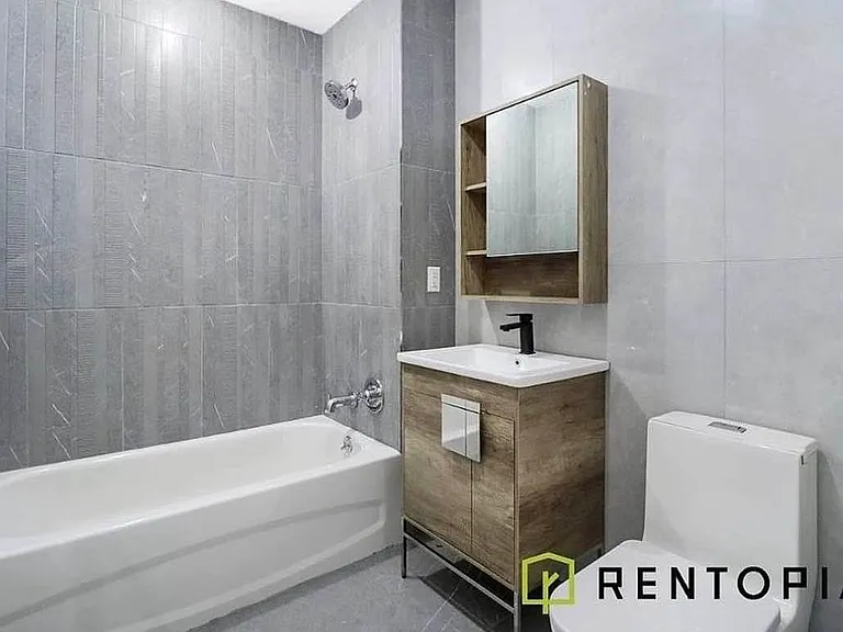 1884 Broadway #612 — Photo 3