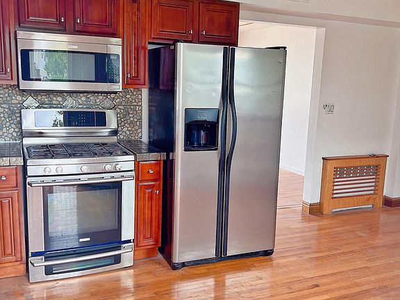2nd image of 180 Jefferson Ave #1