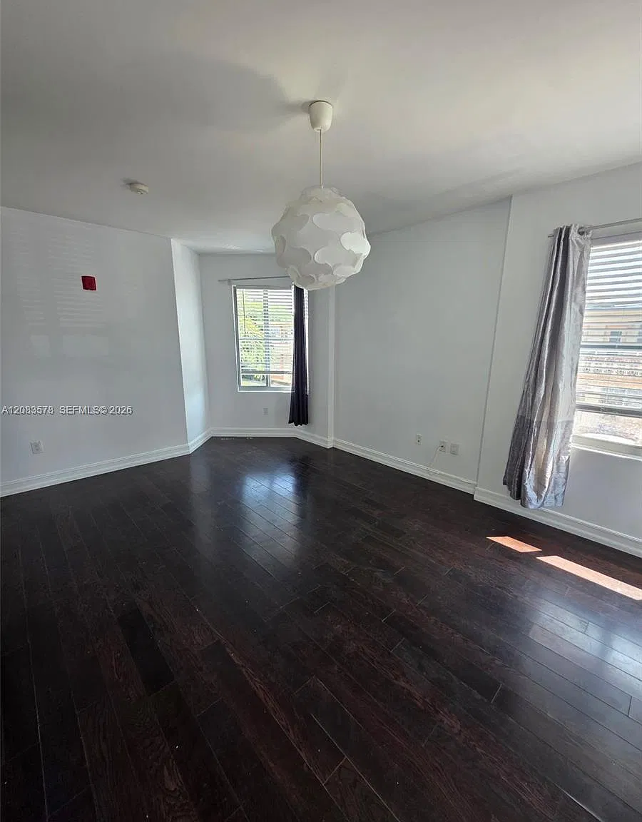 Eleven Condo — Photo 2