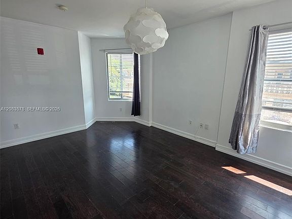 2nd image of 621 11th St APT 201