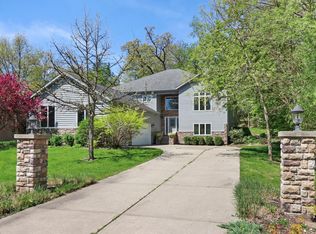 934 Pottawatomi Dr, Fontana, WI 53125