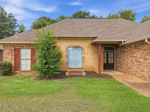 3rd image of 111 Harvey Cir