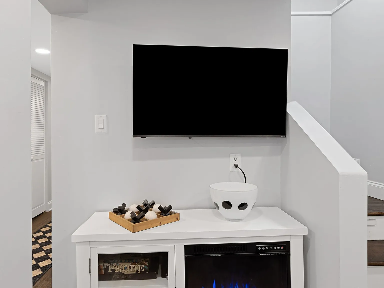 4 bed, 1350 sqft, $8,100 — Photo 3