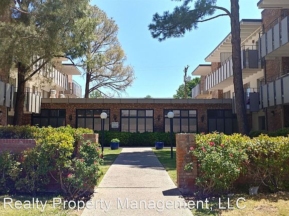 2nd image of 1100 Madeira Dr SE #312