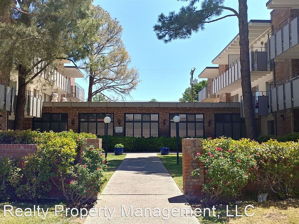 2nd image of 1100 Madeira Dr SE #110