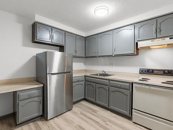 2nd image of A2-2161160 S Main St #2-216