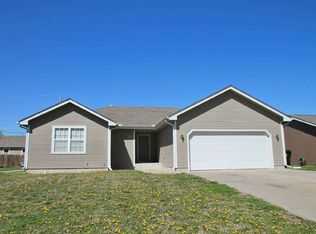 328 NE Oak Ln, Topeka, KS 66617