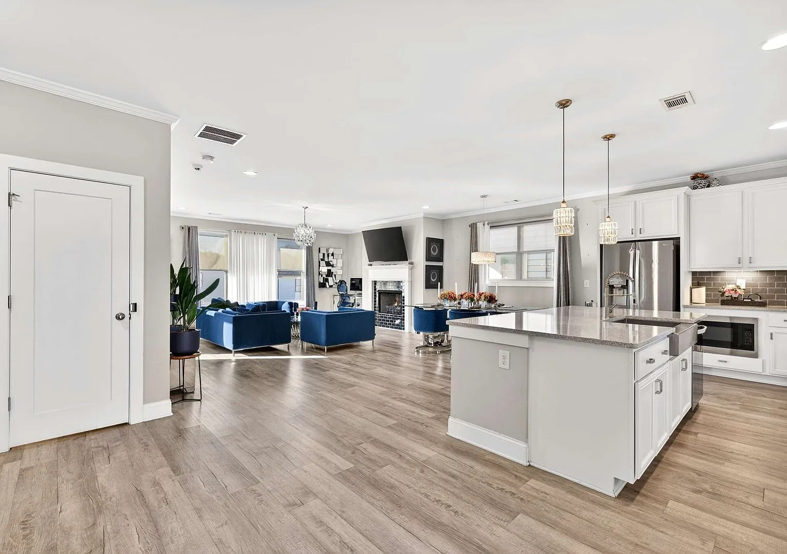 Welcome to a rental that actually feels like home — Photo 4