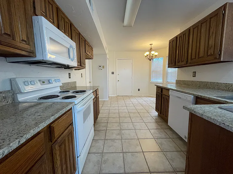 4400 Odessa Dr — Photo 7