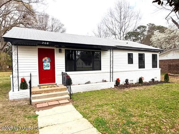208 Bowden St, Senatobia, MS 38668