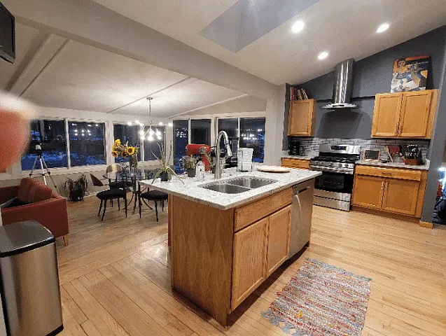 5 bed, 2780 sqft, $4,940 — Photo 4