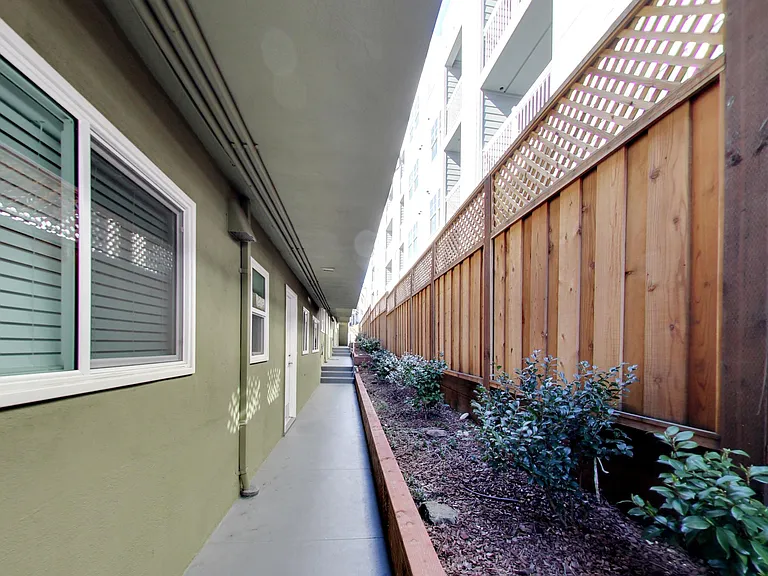 311 Lester — Photo 24