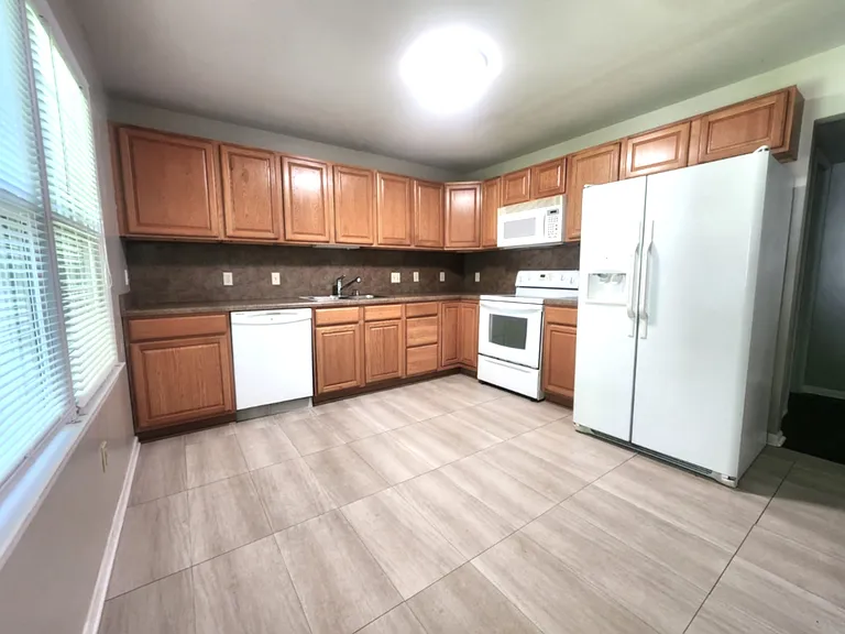 3317 Windsor Dr — Photo 5