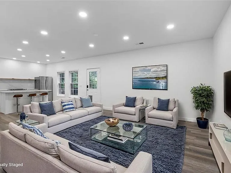 350 Wembley Cir — Photo 19