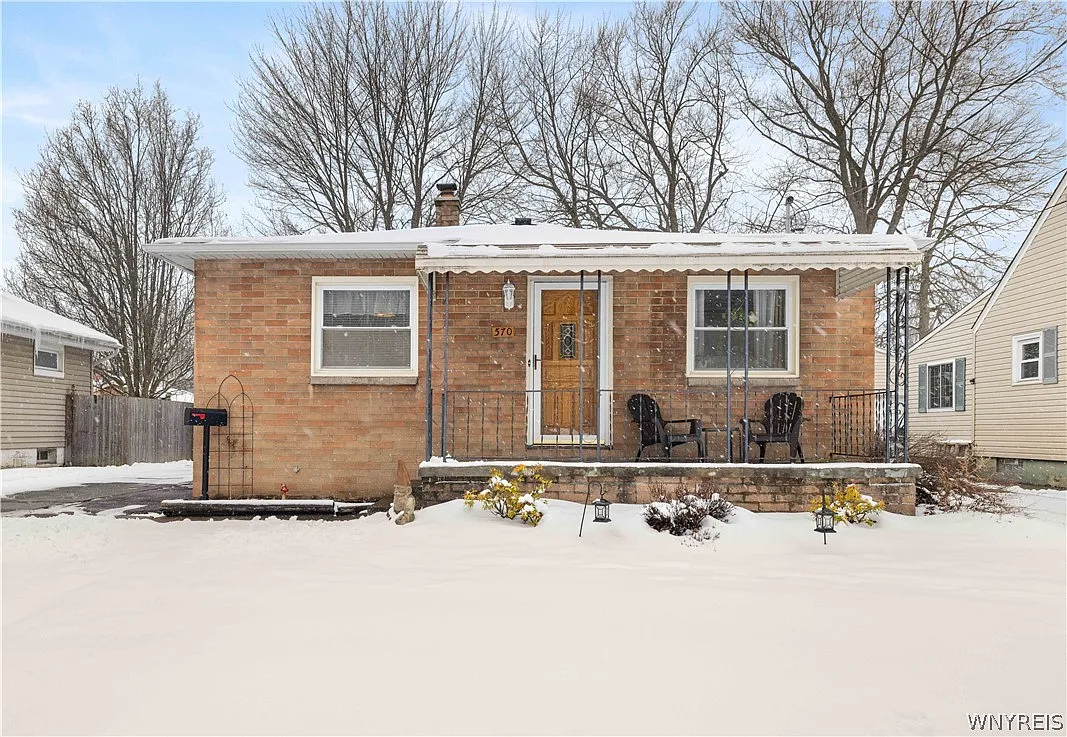 570 Woodward Ave photo 1