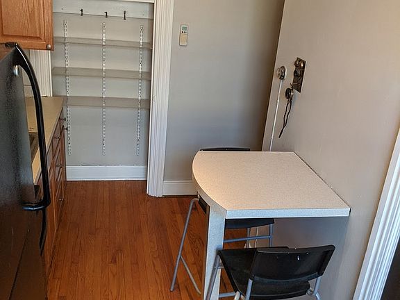 3rd image of 1017 Green St #9017019