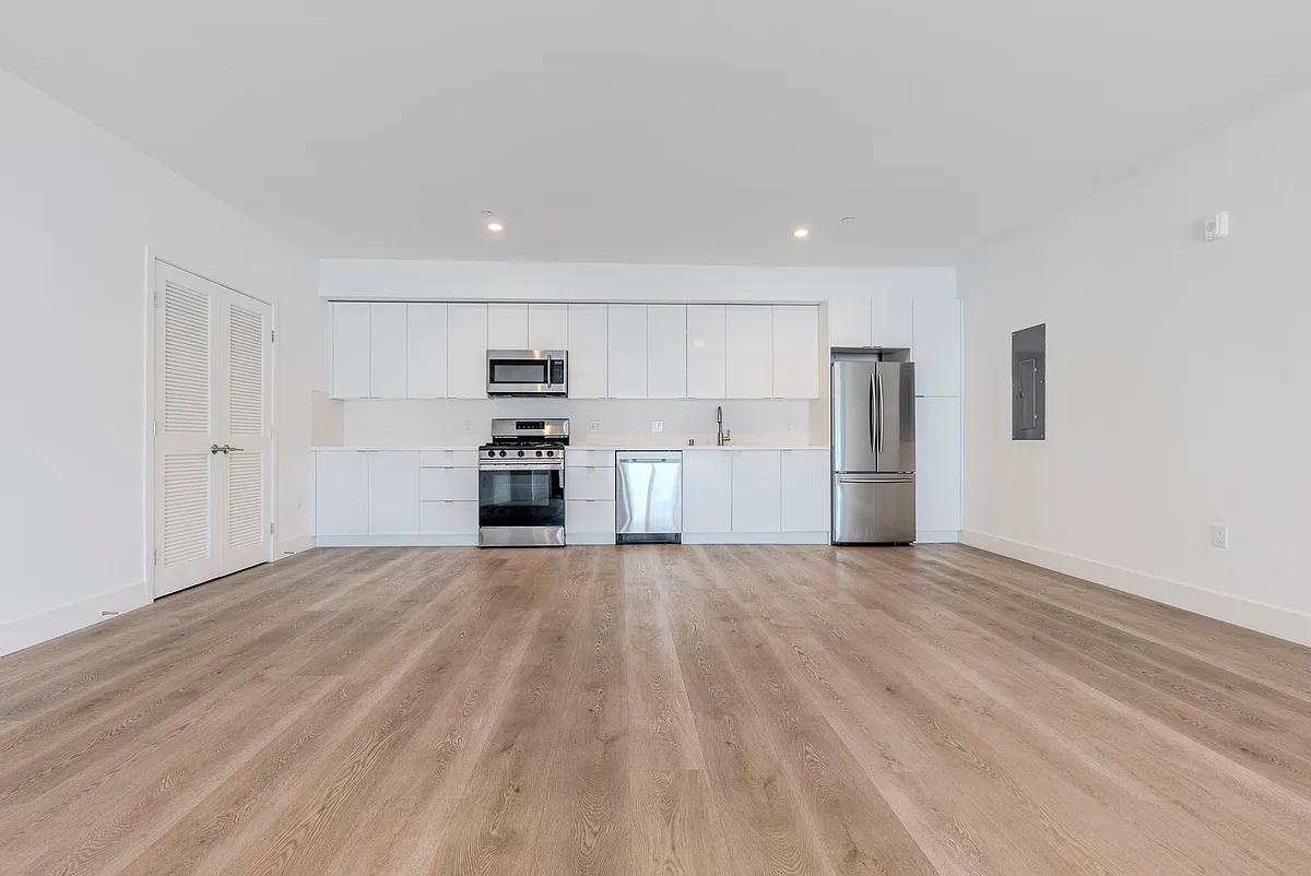 Building Photo - 11700 Magnolia Blvd #213