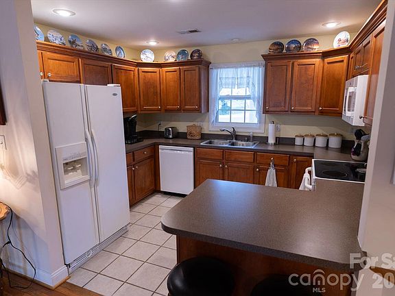 3rd image of 51 Browning Dr