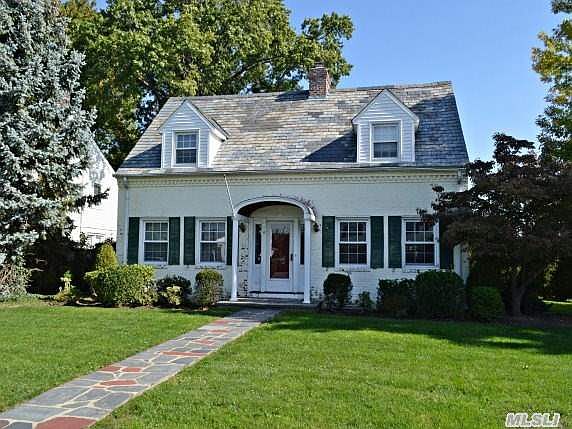 1st image of 138 Bedell Ave