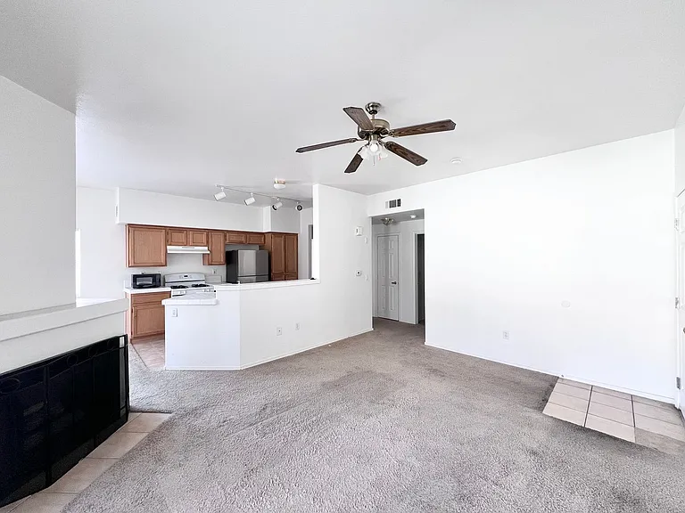 2121 Echo Bay St #204 — Photo 2