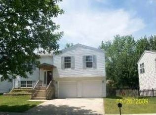 121 N Commonwealth Dr, Bolingbrook, IL 60440