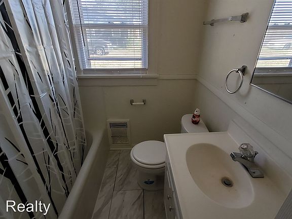 5th image of 103 N Carolina St