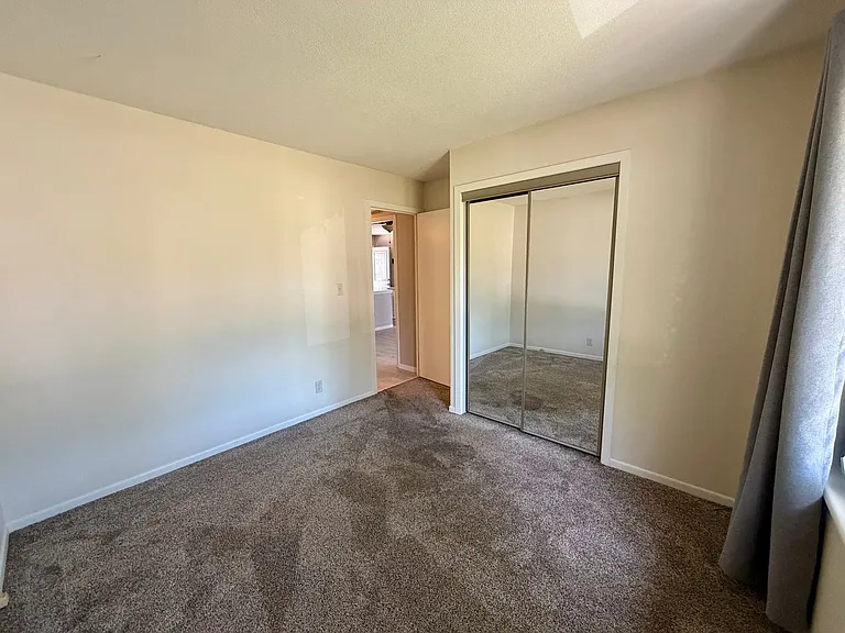 625-627 Sand Lake Rd — Photo 14