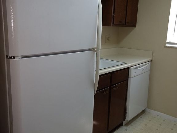 4th image of 135 Springwood B Cir