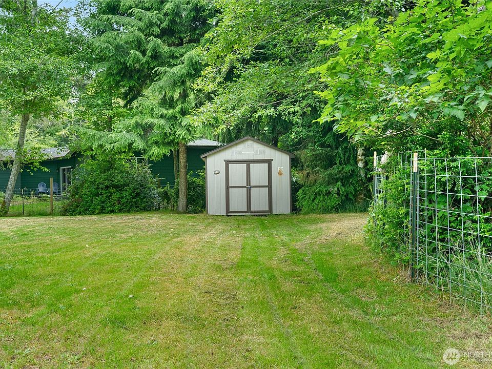 1st image of 127 Glover Court NE